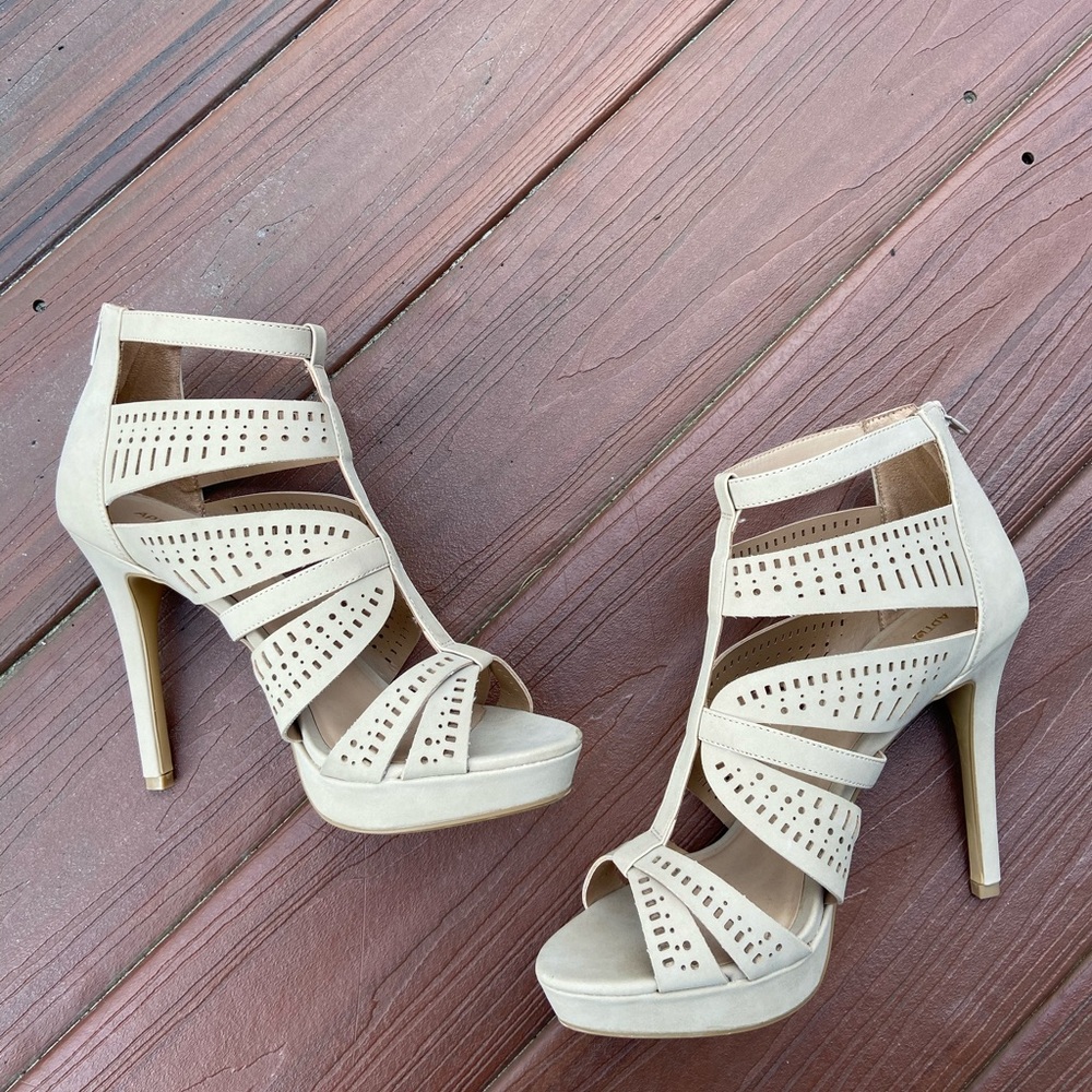 Apt 9 Peep toe cutout pumps
